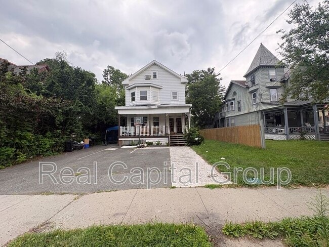 Building Photo - 1345 3rd St Unit Apt 2