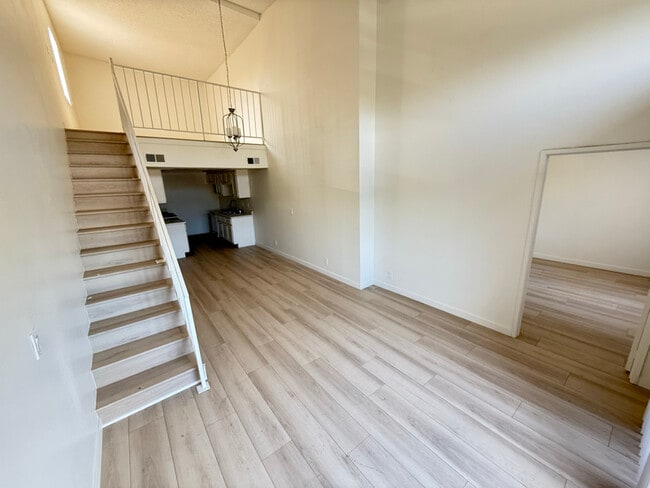 Building Photo - 15020 Burbank Blvd Rental