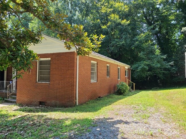 Photo - 88 Creswell Dr NE