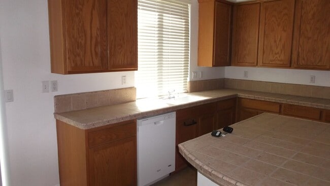 Photo - Excellent Elk Grove Location, Spacious 4 bedroom home with office, sitting parlor, and large kitchen