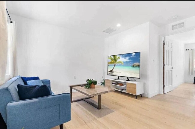 Photo - 15127 Mellen Ln