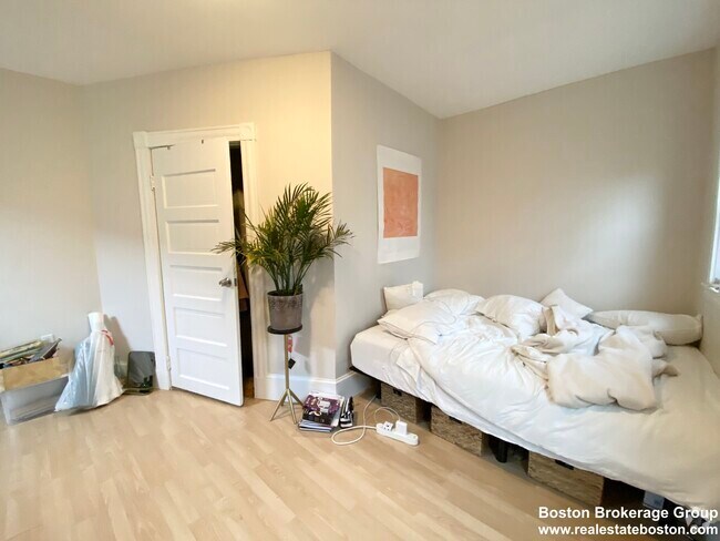 Building Photo - 3 Sudan St Unit 1 Rental