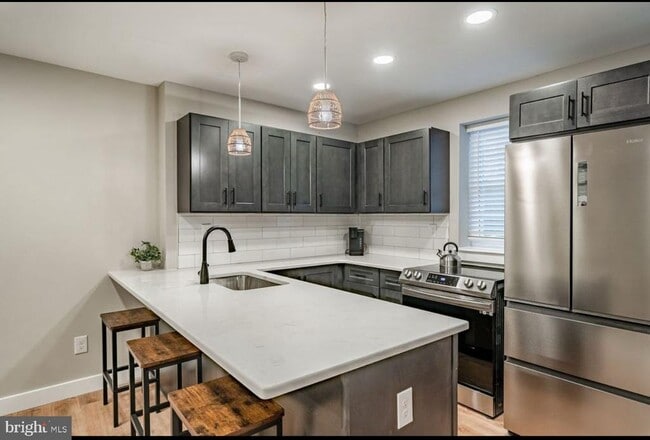Photo - 221 W 6th St Apartment Unit 2