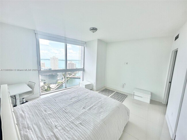 Photo - 495 Brickell Ave Unidad 2702