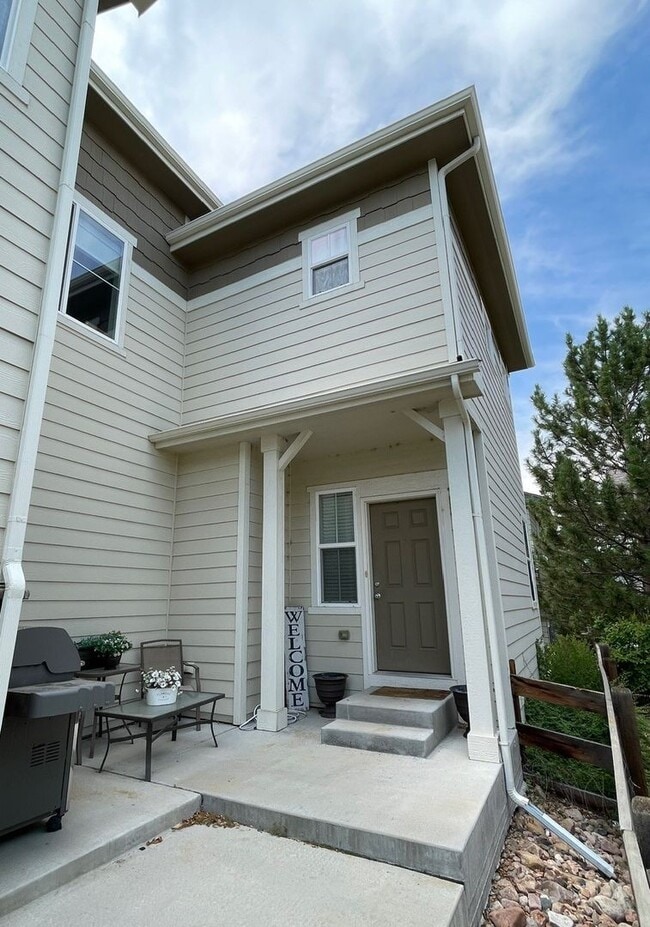 Building Photo - Gorgeous 3 Bed / 2.5 Bath Townhome, 1 Car ...
