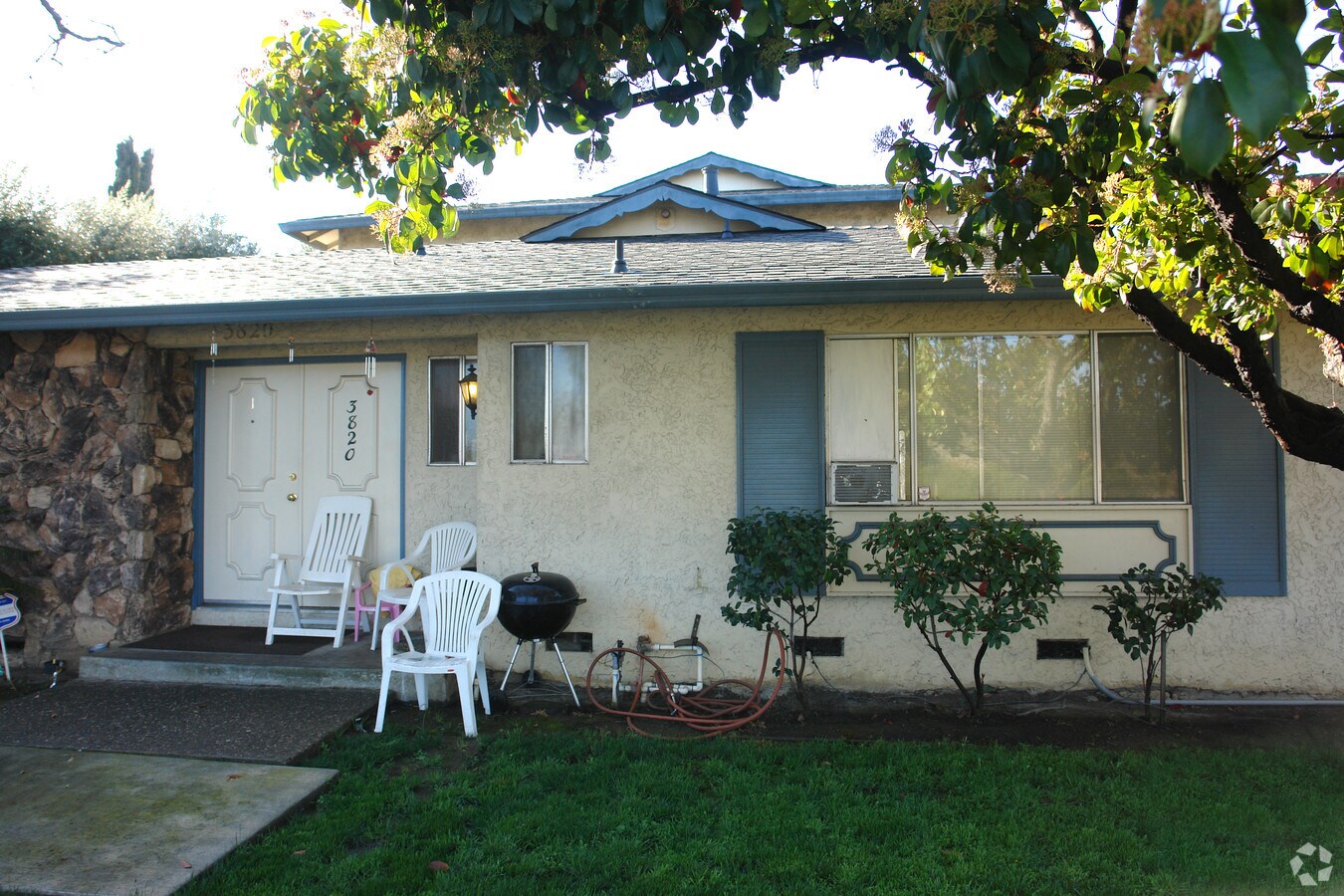 3820 Moorpark - 3820 Moorpark