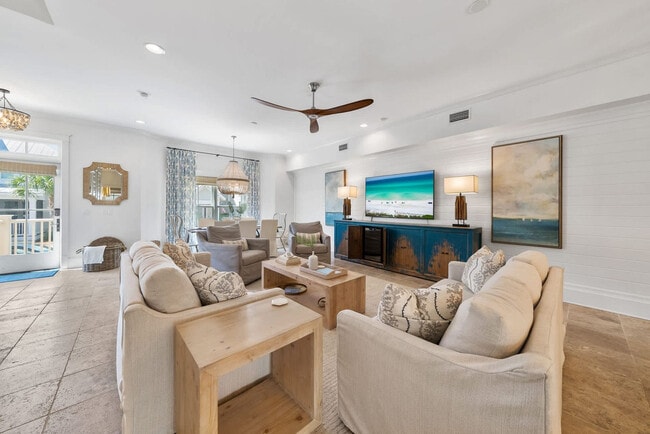 Building Photo - 49 Pleasant St Unit SI ID1511633P