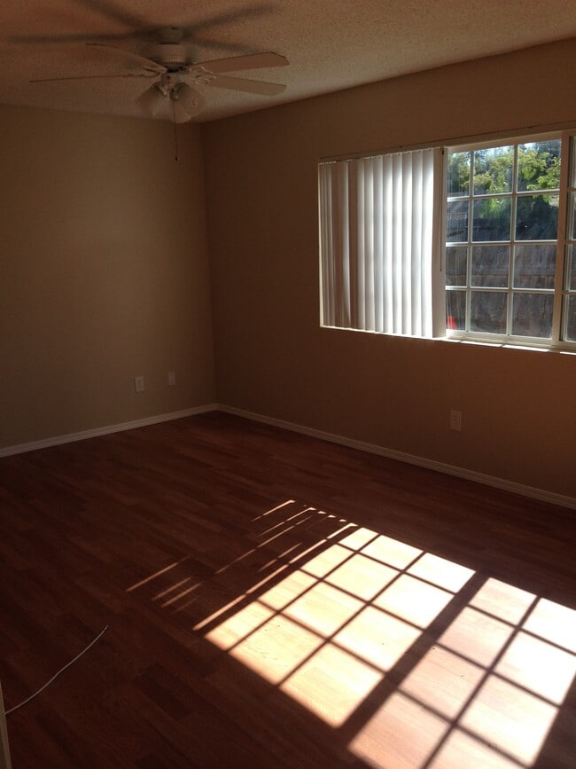 Building Photo - 1147 Jamacha Ln