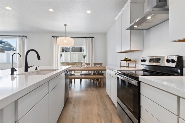 Photo - Gorgeous 5 Bedroom Home in Saratoga Springs!