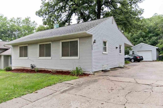 Building Photo - 225 Teeters Ct