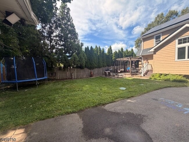 33 Poplar Ave