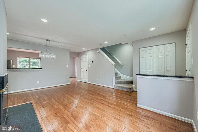 Photo - 493 Ashton Ln