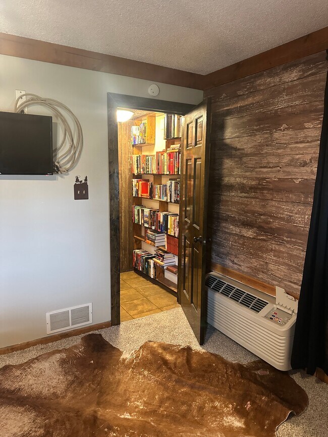 Photo - 13325 Brush Creek Rd Unidad Lake Furnished Suite