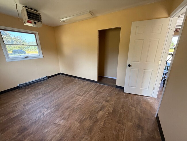 Photo - 207 W Walnut St