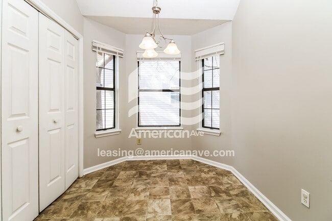 Photo - 220 Risdon Way