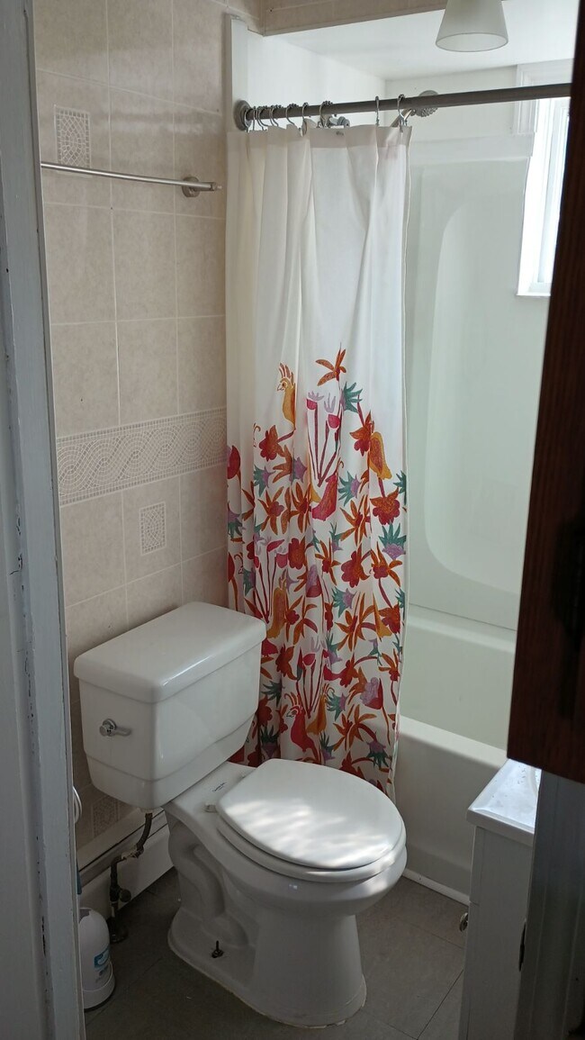 Photo - 47 Yeoman Ave Unidad SecondFloor