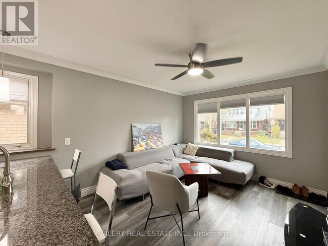 Photo - 1102 Langlois Ave