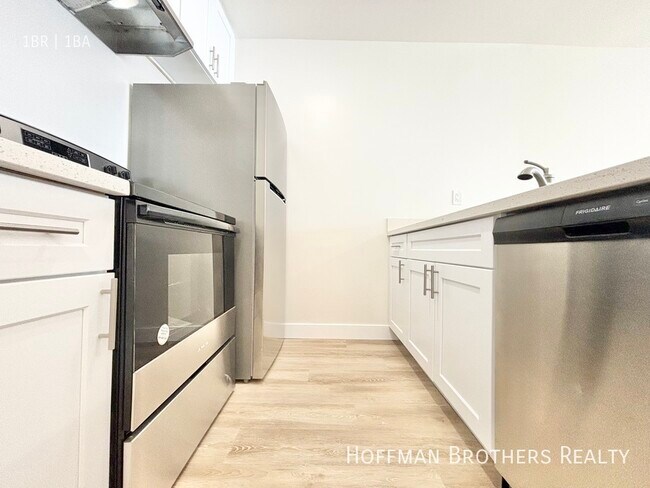 Photo - 1784 N Sycamore Ave Unidad 210A