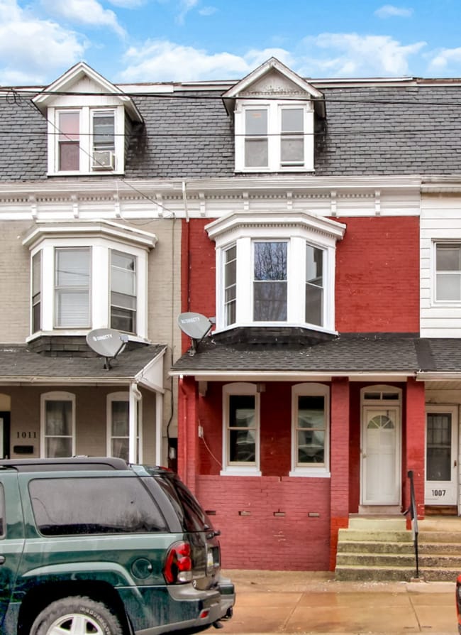 Building Photo - Coming Soon! Spacious 4 Bedroom, 1 Bath Home in North York!