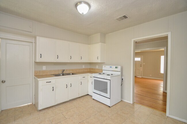 Photo - 217 Owens St