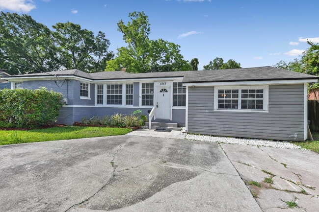 Photo - Renovated 3-Bedroom Home in the Heart of M...