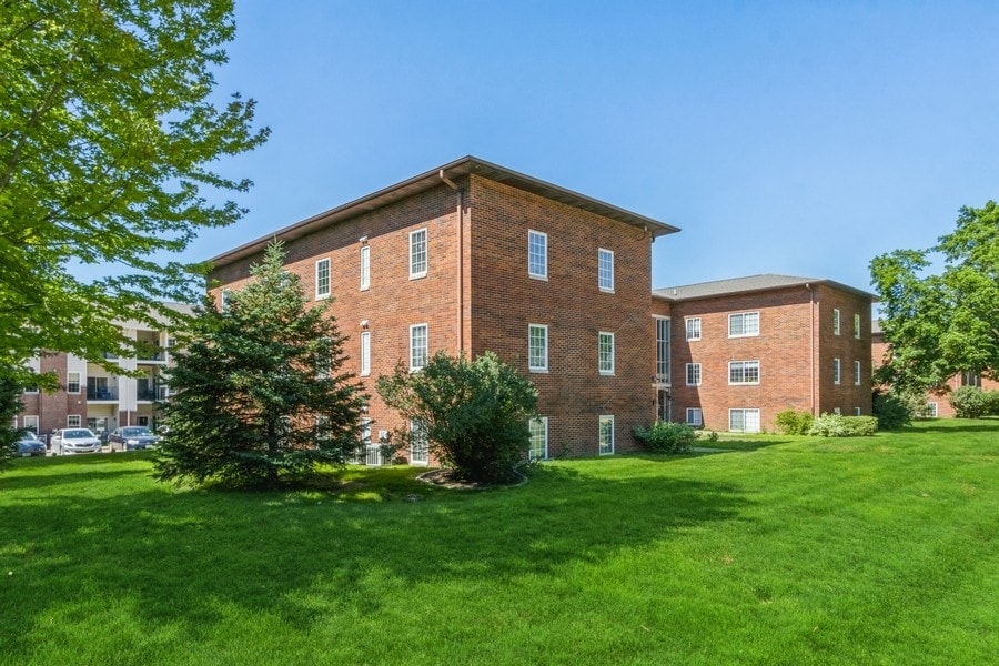Photo - 313 Grandview Ct (Iowa City, IA)