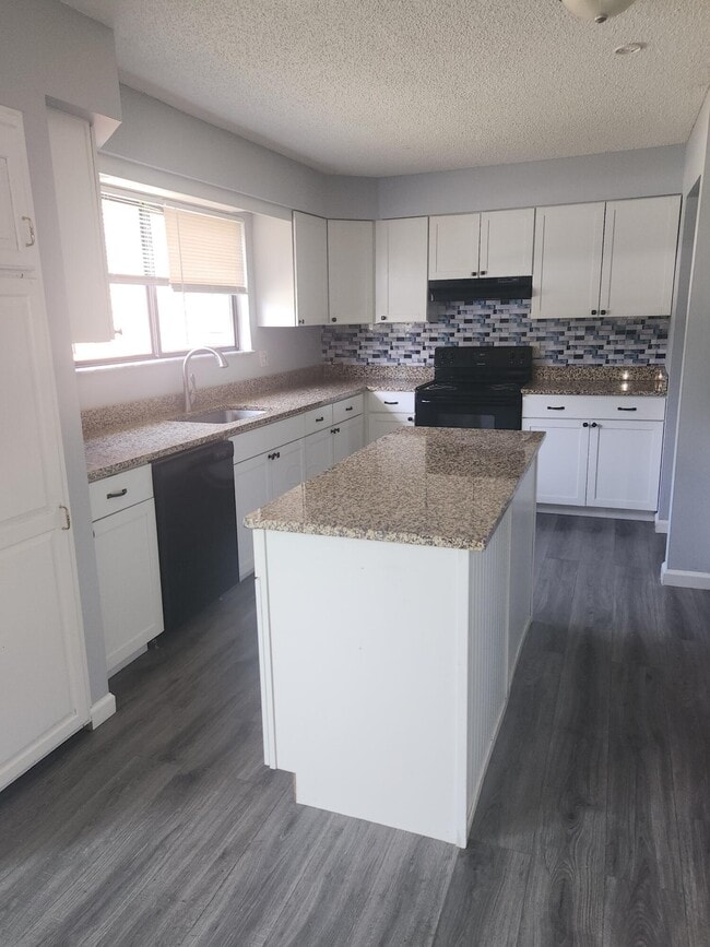 Photo - 822 Ronson Ave