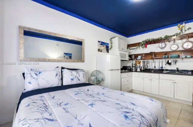 255 W 24th St Unit 302