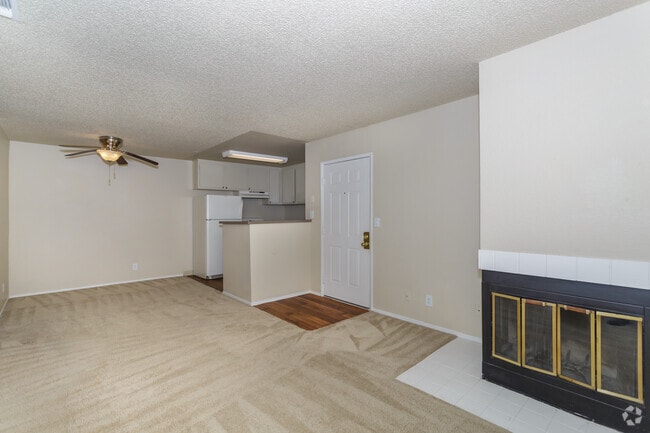 1BR, 1BA - 721 SF