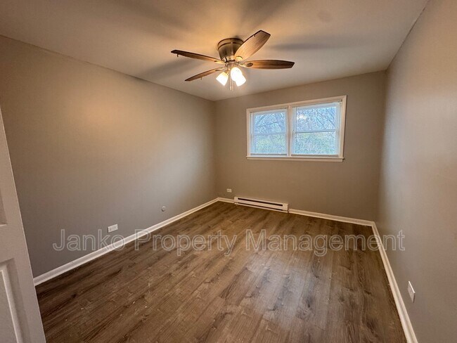 Building Photo - 474 W 14th Pl Unit 8