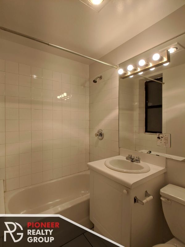Photo - 917 W Dakin St Unit 308