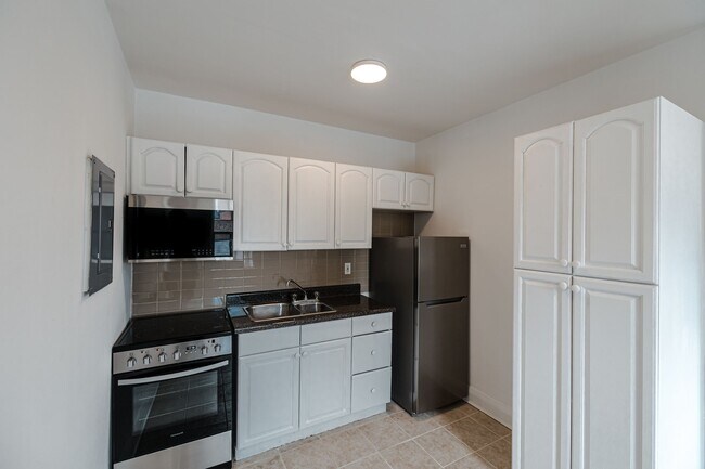 Building Photo - 110 Wellesley St E Unit 402