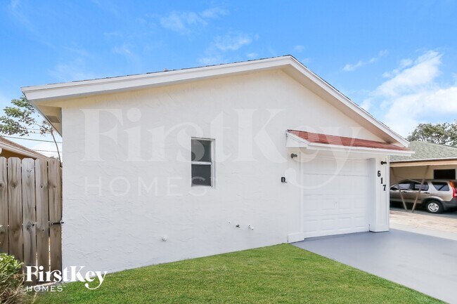 Photo - 617 S A St
