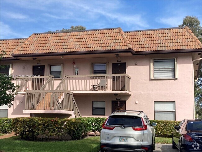 Building Photo - 10605 NW 11th St Unit 206 Rental