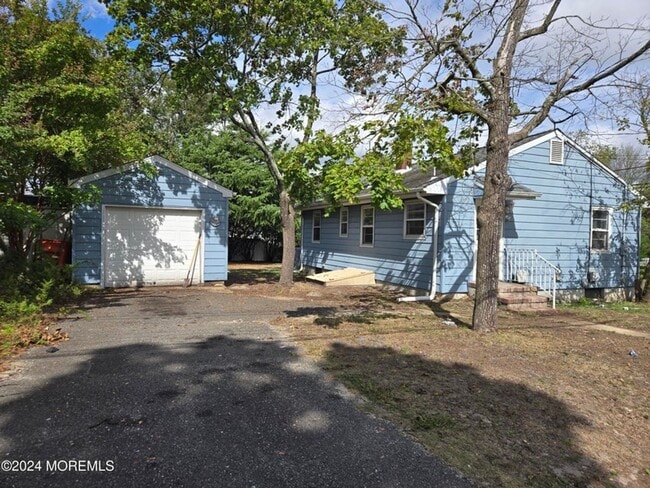 Take a look on this beautiful corner property - Take a look on this beautiful corner property