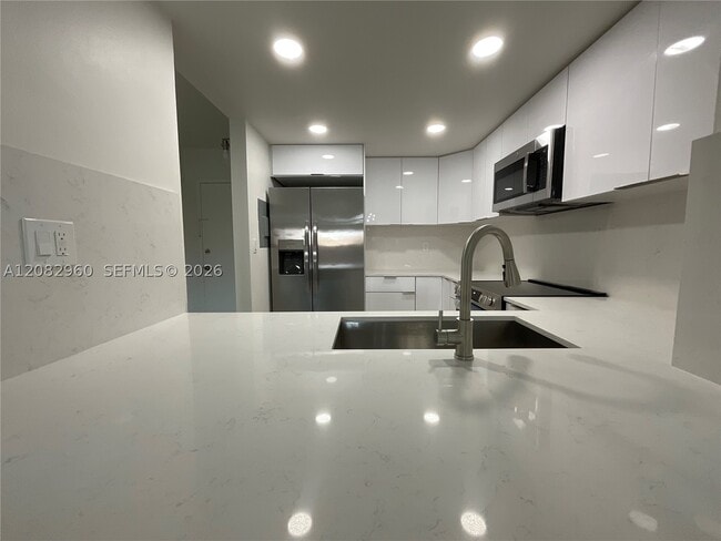 Building Photo - 11235 SW 88th St Unit 107E