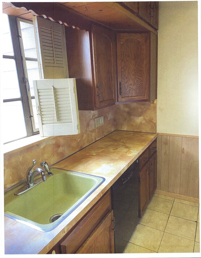 KITCHEN - 95 W 49th St Unit 2