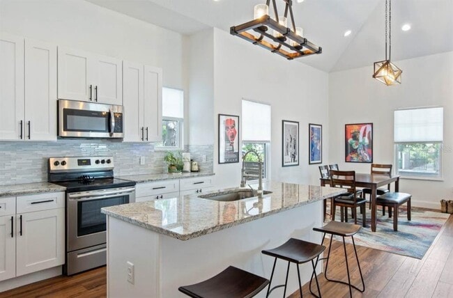 Photo - 2330 W St Louis St