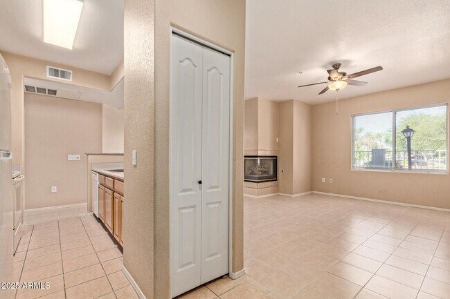 Photo - 2929 W Yorkshire Dr Unidad 1104