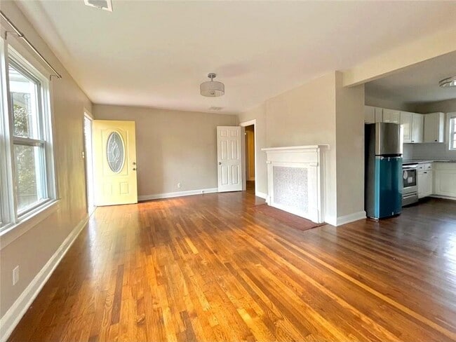 Photo - 1449 Lynford Dr SW