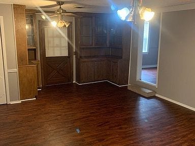 Photo - 960 Sarver St