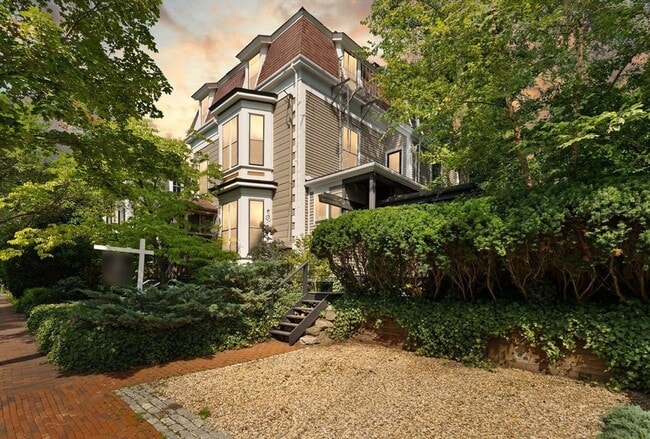 Photo - 32 Hawthorn St Unit 1