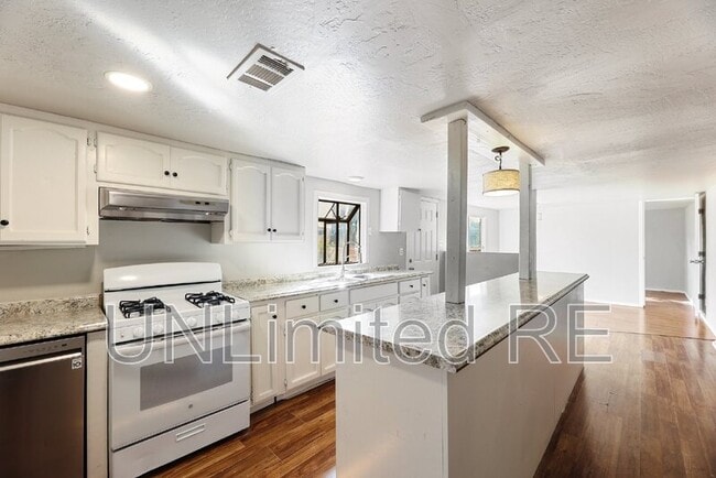 Building Photo - 3460 E Colorado Dr