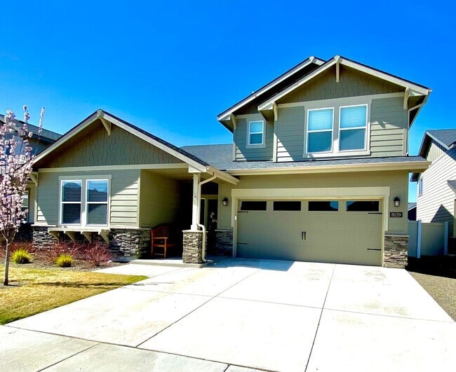 Building Photo - Close to Micron!  5 Bedroom 3 Full Baths -... Rental