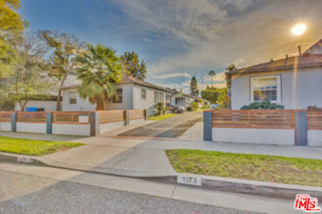 Building Photo - 4179 Ince Blvd Unit 1/2 Rental