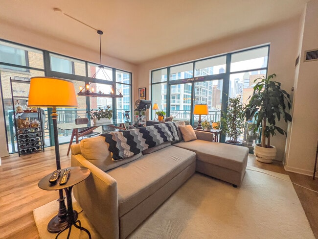 Photo - 340 W Superior St Unit 701