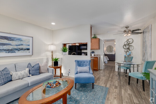 1BR, 1BA - 554SF - Living Room/Kitchen