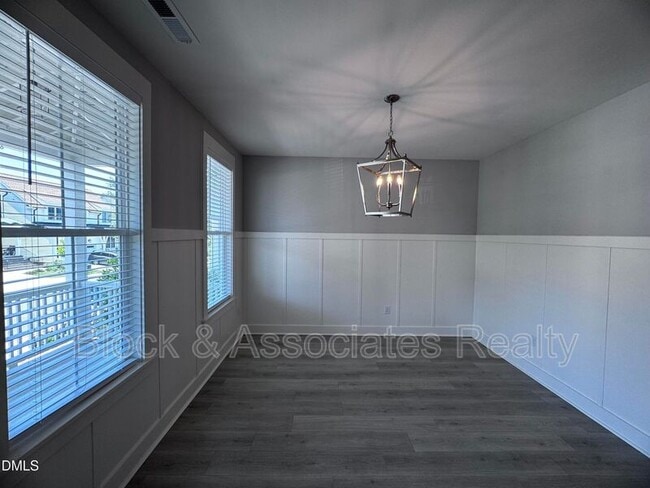 Photo - 440 Douglas Falls Dr