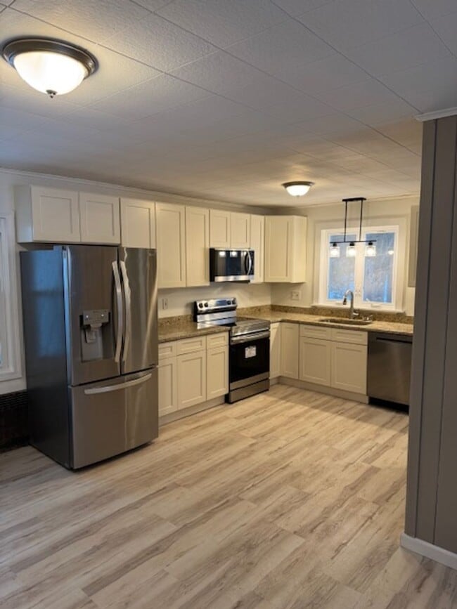 Photo - 16 Knightville Dam Road Unidad House