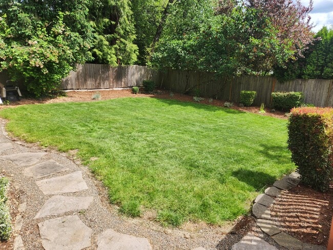 Large backyard - 6050 SW Taylors Ferry Rd